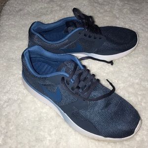 LIGHTLY WORN BLUE NIKE ROCHE (CAN TRADE)